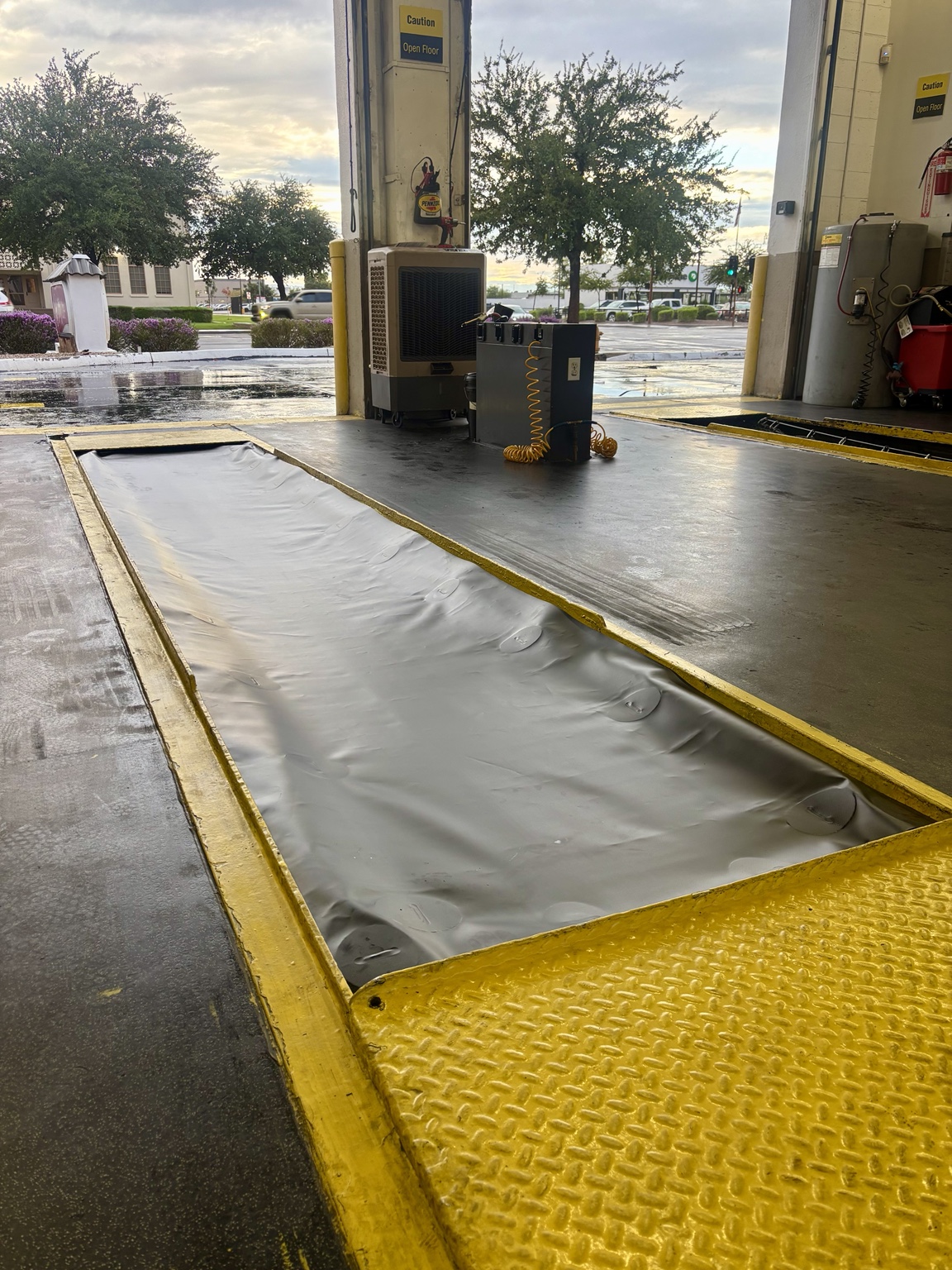 Davis bay covering with a continuous surface fitted within the yellow service bay perimeter